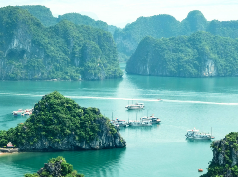 Vietnam Panorama: A Journey Through Culture, Coastlines & Hidden Gems